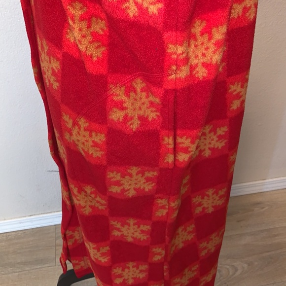Red with gold Christmas snow flakes pockets button Down robe - Picture 6 of 8